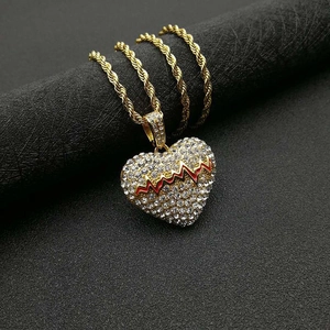 Collana hip hop cuore spezzato placcata oro 18k con cristalli ghiacciati e battito