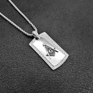Collana con pendente massonico in acciaio argento con strass e logo compasso e G