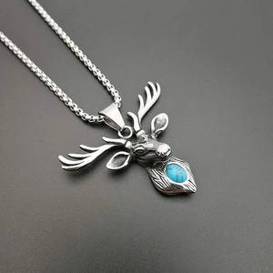 Collier Pendentif Tête de Renne en Acier Titane Punk Vintage Avec Incrustation de Turquoise Bijoux Animaux Rétro Argent