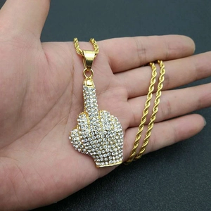 Hip-Hop vergoldeter Faust-Anhänger mit Diamanten und gedrehter Seilkette