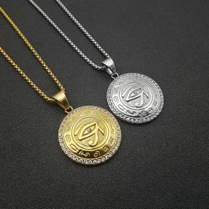 Collier Pendentif Œil d'Horus Hip Hop Vintage Collier en Acier Titane avec Strass pour Hommes Femmes Bijoux Égyptiens Cadeau