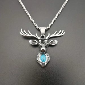 Pendentif tête d'élan en argent style punk avec pierre turquoise bleue et chaîne box