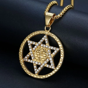 Collier pendentif étoile maçonnique plaqué or avec zircons et chaîne à perles rondes