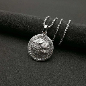 Hiphop silver wolf head pendant necklace with rhinestones on a round steel medallion