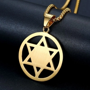 Collier hip hop avec pendentif étoile de David en acier titane doré et finition brossée