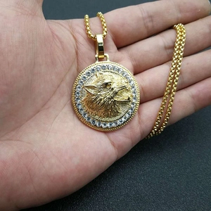Gold plated hip hop wolf head pendant necklace with sparkling white zircons on a box chain