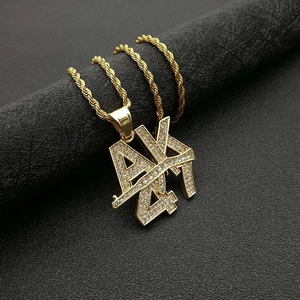 Collier Pendentif Lettre AK47 en Acier Titane Plaqué Or avec Strass Hip Hop pour Hommes Femmes Bijoux Streetwear Style Iced Out