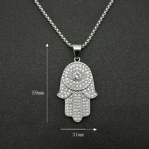 Collier main de Fatma avec pendentif mauvais oeil argenté et strass étincelants