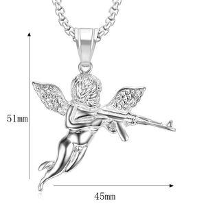 Vue détaillée du pendentif ange hip-hop argenté avec ailes en zircon et mesures