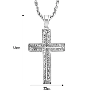 Pendentif croix argenté avec cristaux étincelants et chaîne torsadée, taille 63mm x 33mm