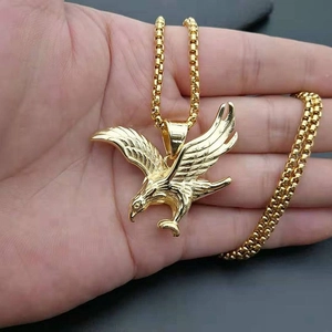 Pendentif aigle en acier inoxydable 316L plaqué or avec sa chaîne vénitienne