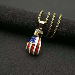 Hip-Hop-Halskette mit vergoldetem Boxhandschuh-Anhänger und US-Flaggen-Design aus Edelstahl