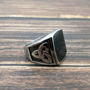 Nordic Viking signet ring in polished titanium steel with Celtic knots and black enamel inlay