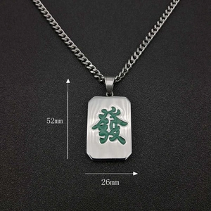Detailansicht der Maße 52mm x 26mm für den Mahjong-Anhänger an einer Gliederkette