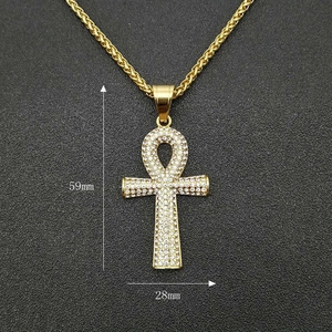 Collier clé Ankh égyptienne dorée avec zircons cubiques et chaîne à billes carrées chic