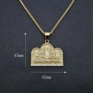 Collier avec pendentif La Cène en acier titane doré et oxydes de zirconium blancs