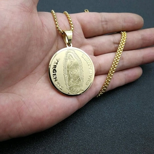 Collier avec pendentif Vierge de Guadalupe doré et chaîne vénitienne pour femmes
