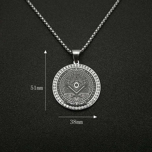Colgante religioso Ojo de la Providencia en plata con cristales blancos y cadena box