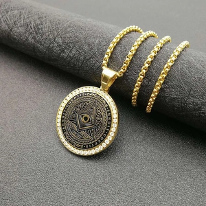 Collar masónico de acero inoxidable dorado con circonitas y ojo de la providencia colgante