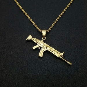 Gioielli Hip Hop da Uomo in Acciaio Inossidabile Placcato Oro Ciondolo a Forma di Fucile SCAR con Strass Catena a Corda