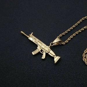 Collana con ciondolo a fucile SCAR hip hop placcata oro con strass brillanti