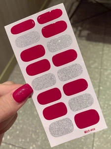 Detail of LT-012 self-adhesive nail stickers in glitter silver and deep red color