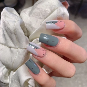 Minimalistische Nagelfolien im Ins-Stil mit eleganten Morandi-Tönen und Tintenkunst