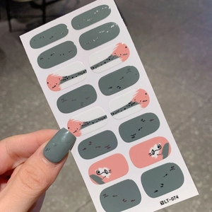 Minimalistische selbstklebende Nagelsticker mit grau-grünen und rosafarbenen geometrischen Mustern