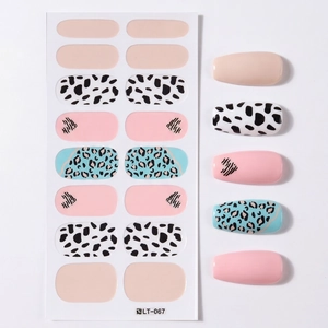 Detail von LT-067 Nagelstickern mit Kuhmuster, Leopardenmotiven und Herzdesigns