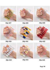 Neun verschiedene 3D selbstklebende Nagelfolien mit Regenbogen- und Glitzer-Designs