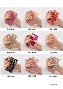 Collage aus 3D-selbstklebenden Nagelstickern mit Marmor- und Glitzer-Designs