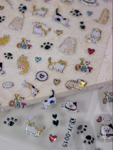 Détails macro d'autocollants 5D pour ongles chat avec finition laser irisée pour le nail art