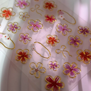 Stickers ongles 5D fleurs roses en relief avec des détails de nœuds dorés élégants