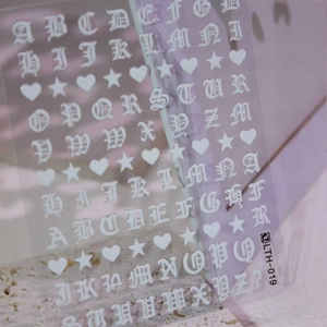 Autocollants ongles lettres gothiques blanches avec motifs de cœur pour nail art DIY