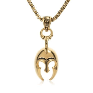 Collier avec pendentif casque de Sparte doré pour homme avec chaîne box sur fond blanc