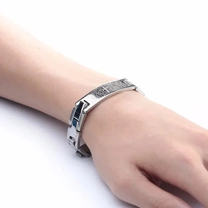 Classic silver stainless steel bracelet featuring engraved cross and Spanish prayer script
