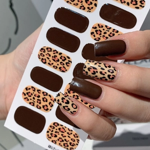 Leopard print and brown nail stickers set with glossy finish for autumn and winter look
