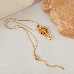 Collier minimaliste en acier inoxydable avec pendentif cœur de lave et chaîne serpent