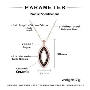 Gros plan du pendentif marquise en or rose avec céramique noire et détails zircons