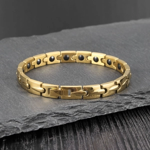 Bracelet de thérapie magnétique en titane doré avec diamant goutte et pierres noires