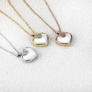Colliers avec pendentifs en céramique en forme de cœur, finitions or, argent et rose