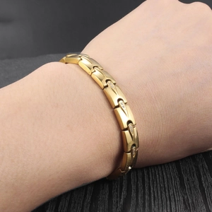Bracelet magnétique doré en forme de goutte avec cristaux étincelants pour femmes accessoire chic