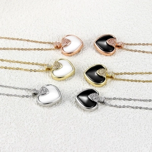 Ensemble de colliers avec pendentifs coeur en céramique plaqué or et argent avec pavé