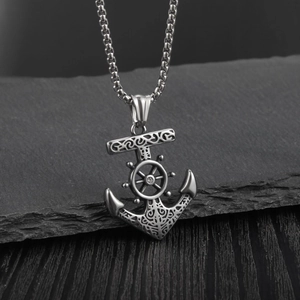 Collana con ancora retrò in acciaio inossidabile con timone e zircone su pietra