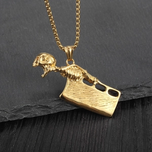 Goldene Punk-Hip-Hop-Halskette mit kreativem Totenkopf-Küchenmesser-Anhänger