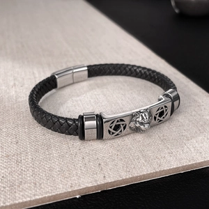 Bracelet tressé en cuir pour homme avec emblème tête de lion en acier inoxydable