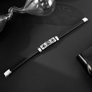 Bracelet pour homme en cuir tressé noir avec tête de lion en acier inoxydable et étoiles