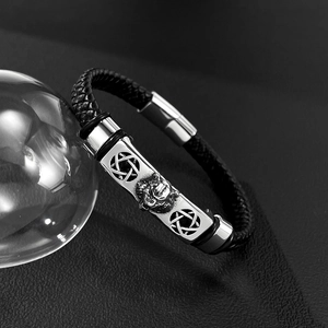 Bracelet tressé en cuir noir pour homme avec tête de lion et fermoir magnétique