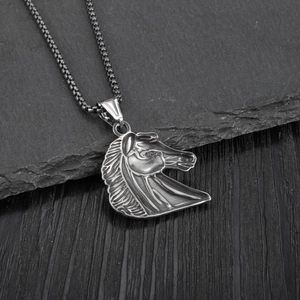 Pendentif tête de cheval en acier inoxydable rétro avec chaîne box pour homme style punk