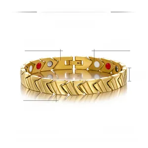 Détail macro du bracelet magnétique en acier titane en V avec finition plaqué or IP